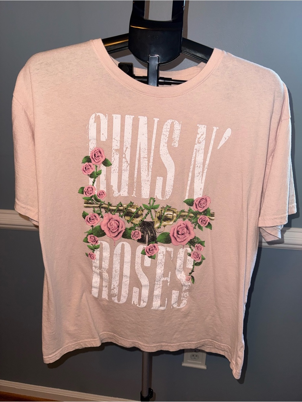 Guns N’ Roses Roses & Pistols Graphic Tee Blush Pink XXL Rock Band shirt 🎸